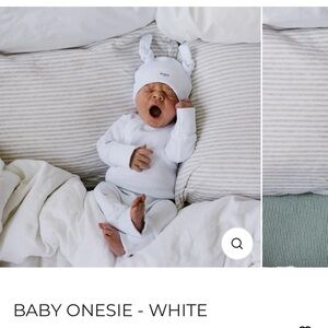Bowy Made Onsie and double knot hat - White 0-3mo